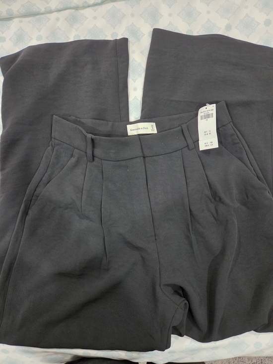 Abercrombie & Fitch Pants - Abercrombie & Fitch Black Pleated Trousers